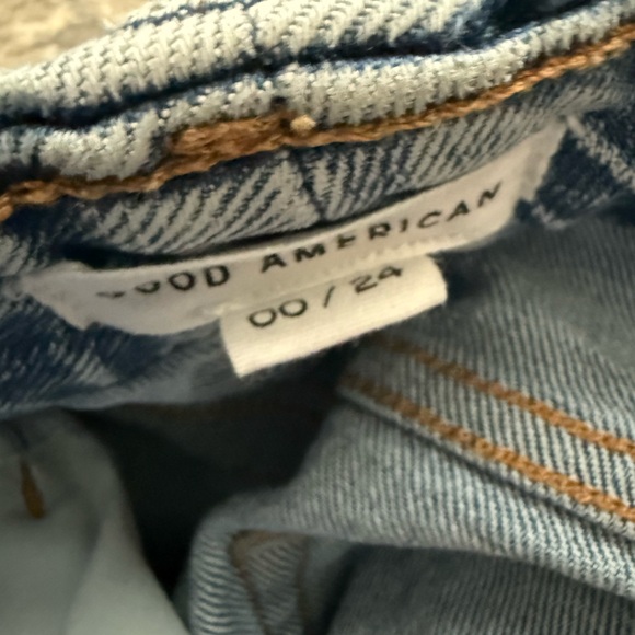 Good American Good Classic Cuffed Jeans - Picture 12 of 16